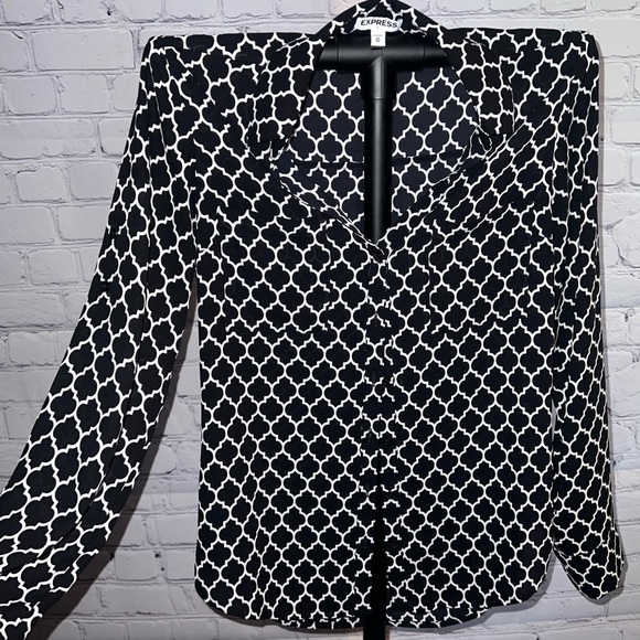 Express Black and White Patterned Blouse - Picture 1 of 4